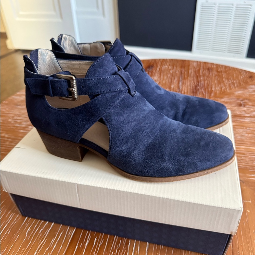 Caslon “Tina” bootie! Great condition!
